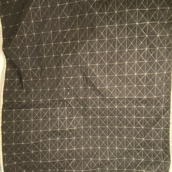 Blk & Wht Quilt - Picture 5 of 7
